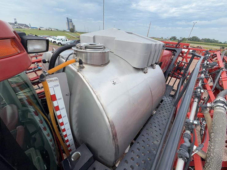 2009-case-ih-4420-self-propelled-sprayer-image-39