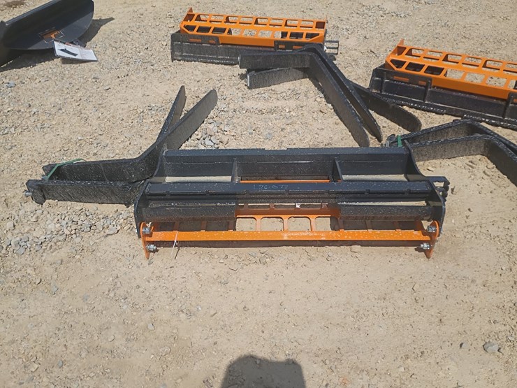 #l76-073-•-landhonor-pallet-forks-skid-steer-attachment-image-1