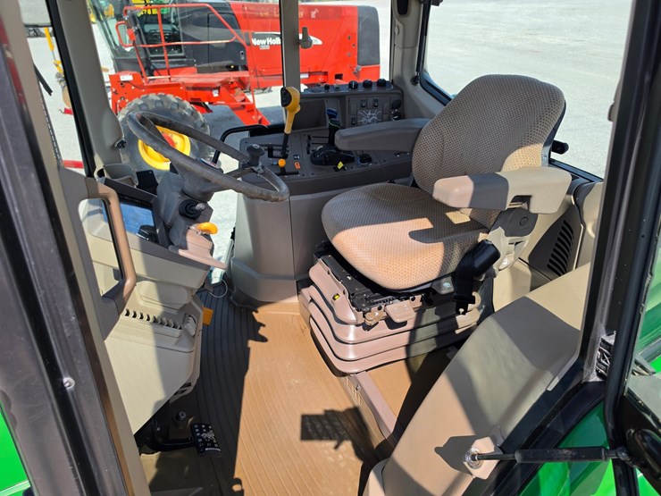 2014-john-deere-6140m-image-6