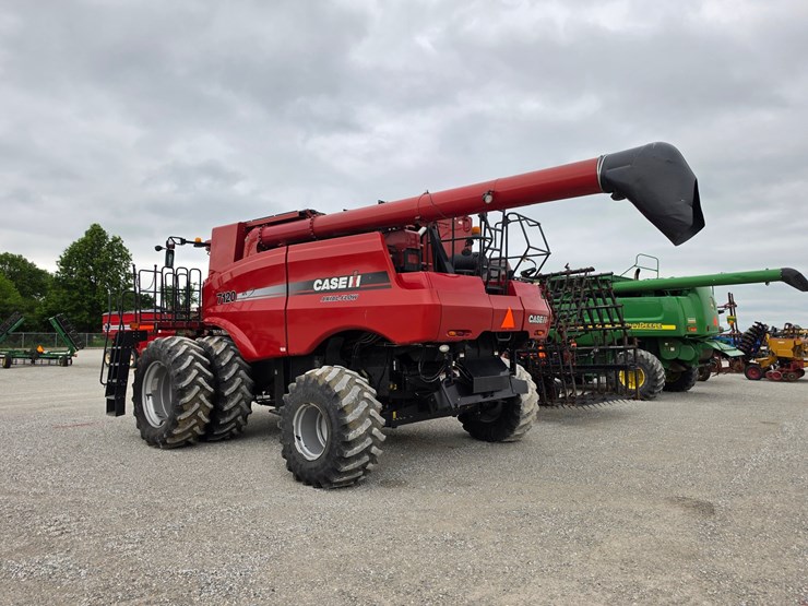 2011-case-ih-7120-image-18