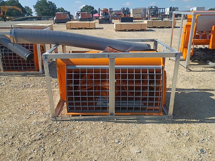 #l76-006-•-landhonor-concrete-mixer-skid-steer-attachment-image-1