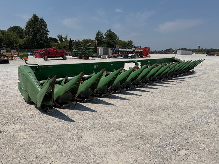 2018-john-deere-716c-image-1
