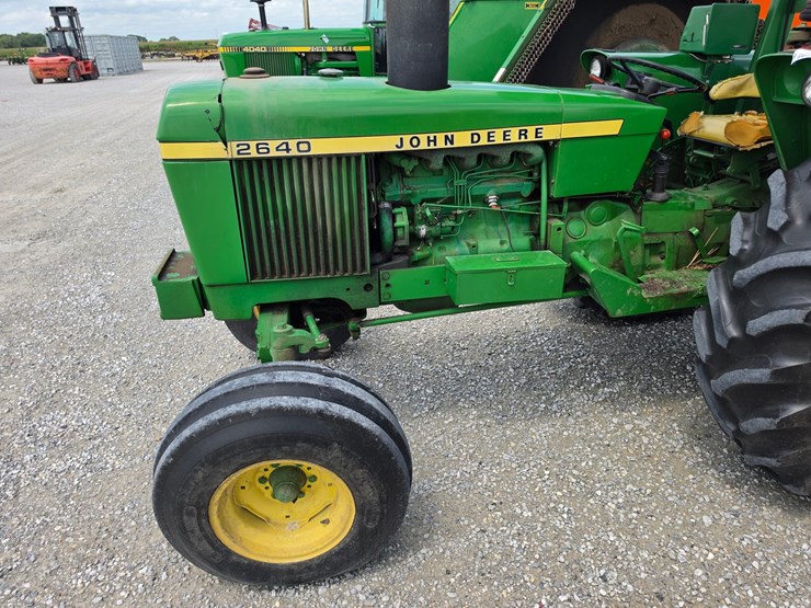 1976-john-deere-2640-image-3