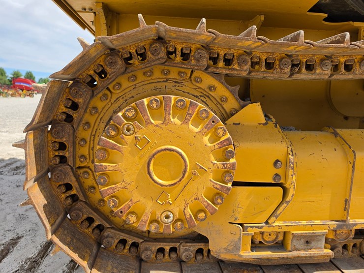 2021-caterpillar-d1-image-10