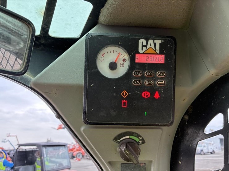 2016-caterpillar-249d-image-21