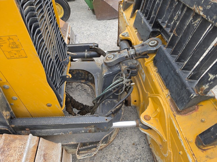 2019-deere-700k-lgp-image-26
