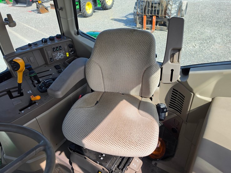 2019-john-deere-6110m-image-7