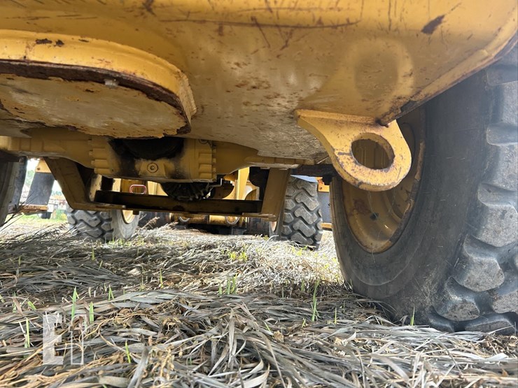 2015-caterpillar-910k-image-39