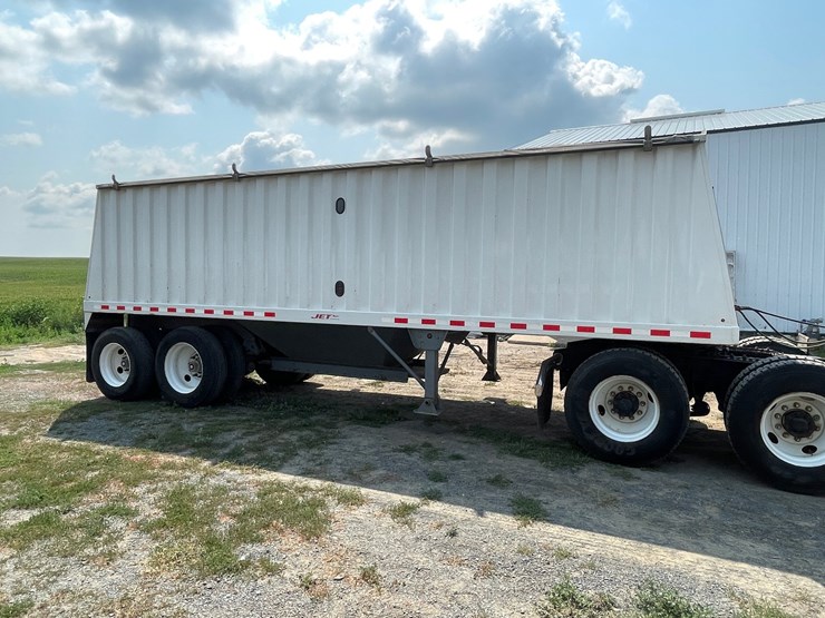 #1260-•-2013-jet-co-tandem-axle-26'-grain-trailer-(has-wi-title)-image-4