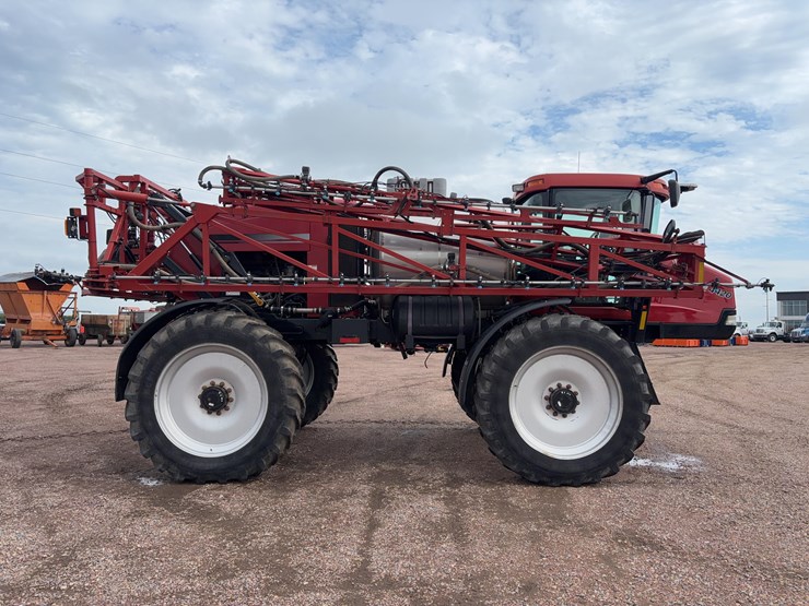 2009-case-ih-4420-self-propelled-sprayer-image-4