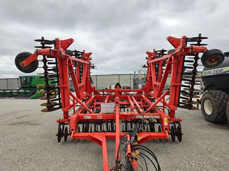 2015-kuhn-krause-8000-40-image-3