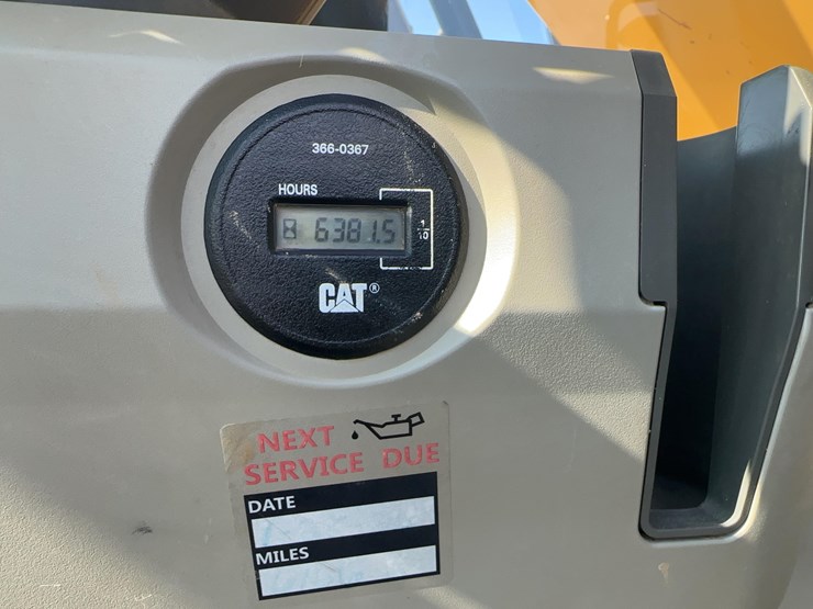 2015-caterpillar-326fl-image-36
