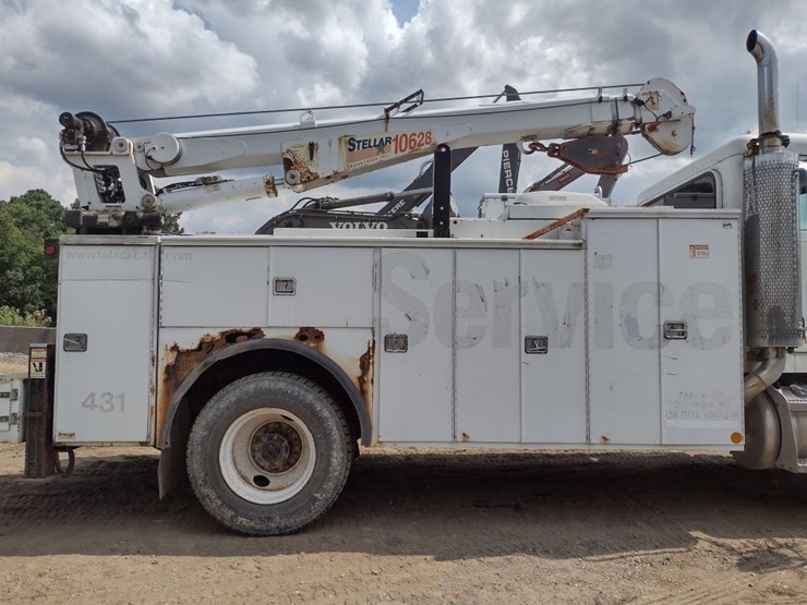 peterbilt-335-image-33