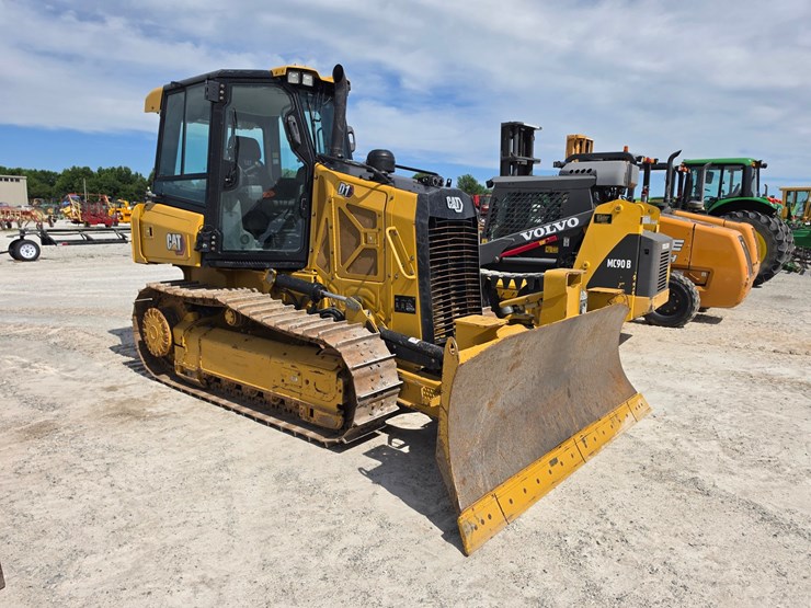 2021-caterpillar-d1-image-1