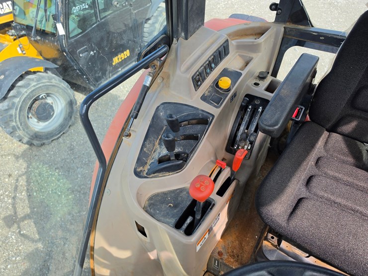 2017-kubota-m7060-image-19