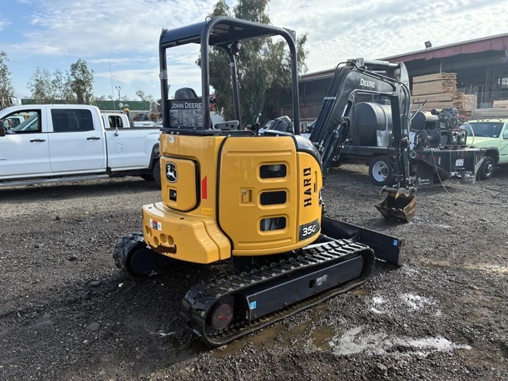 2023-deere-35g-image-3
