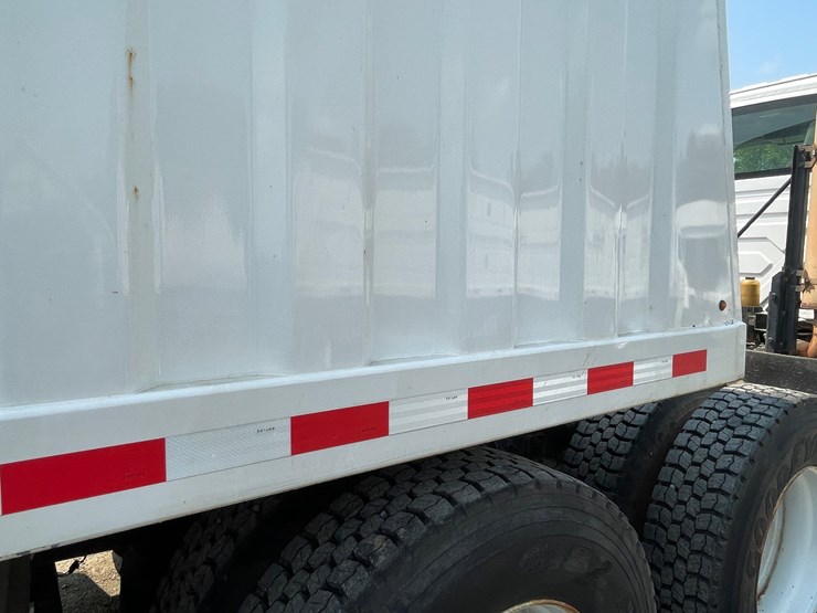 #1260-•-2013-jet-co-tandem-axle-26'-grain-trailer-(has-wi-title)-image-51