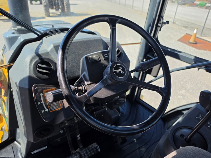 2015-deere-310sl-image-11