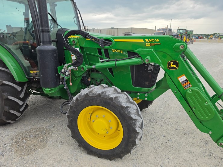 2023-john-deere-5100e-image-24