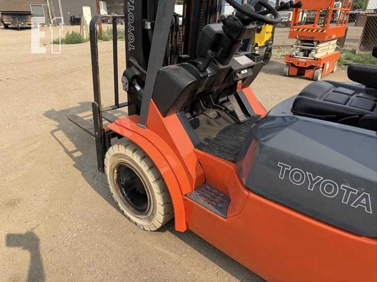 2017-toyota-7fgu25-image-7