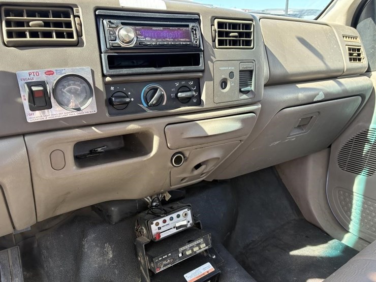 2003-ford-f550-image-22