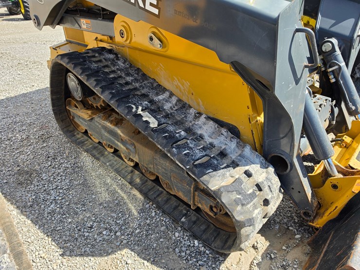 2018-deere-331g-image-21