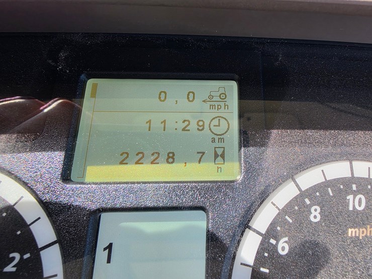 2019-john-deere-6110m-image-10
