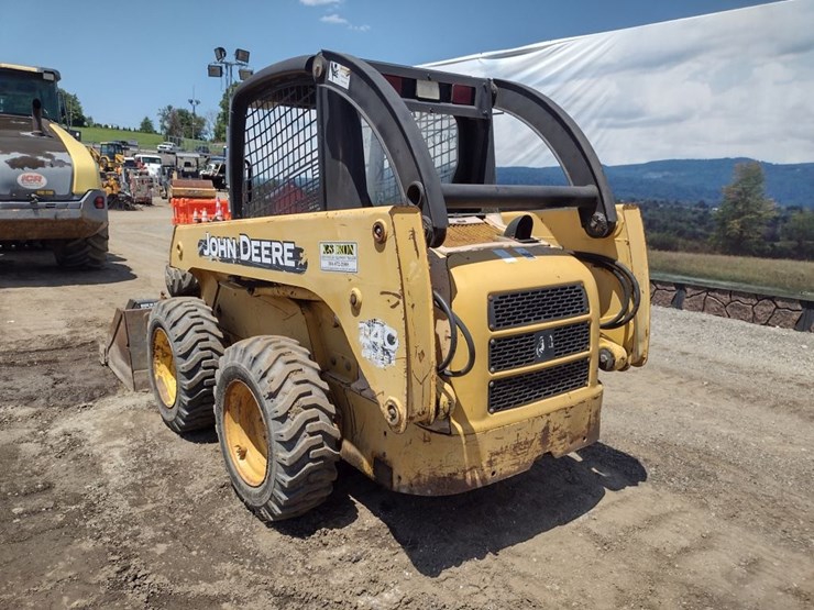john-deere-240-image-23