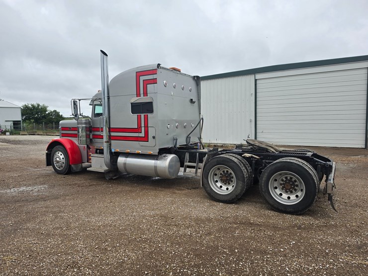 2006-peterbilt-379-image-7