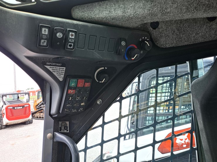 2015-deere-323e-image-10