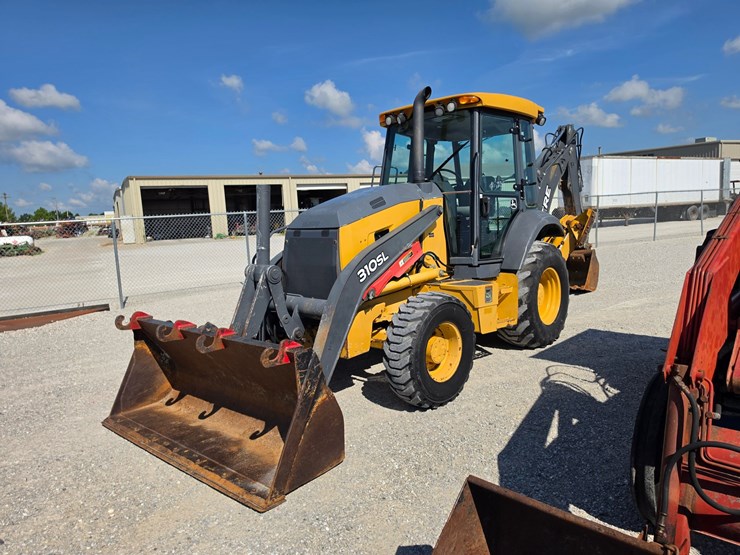 2015-deere-310sl-image-1