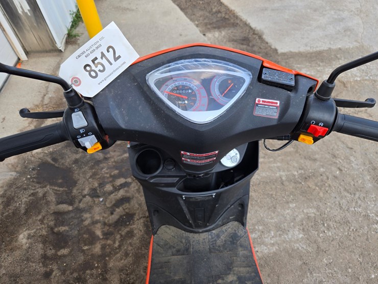 #8512-•-viper-150-moped-image-3