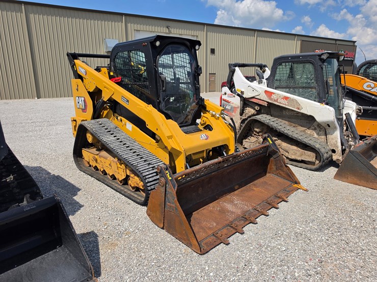 2020-caterpillar-299d3-image-1