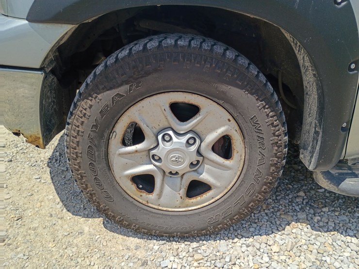 2010-toyota-tundra-image-76