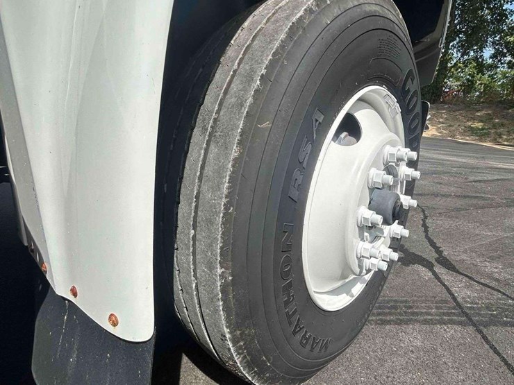 2018-freightliner-m2-106-image-82