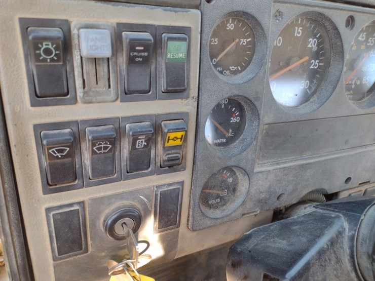 freightliner-fl80-image-7