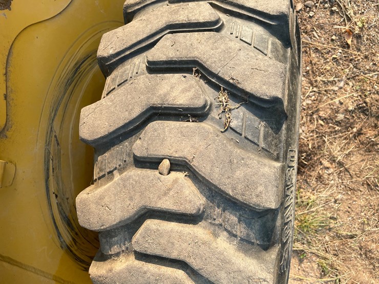 caterpillar-242d-image-61