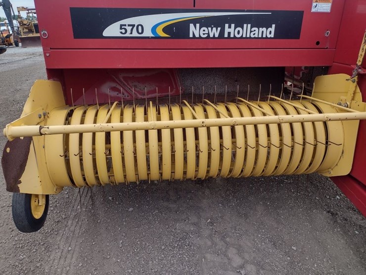 6-new-holland-570-image-10