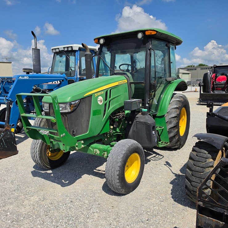 2016 JOHN DEERE 5085M
