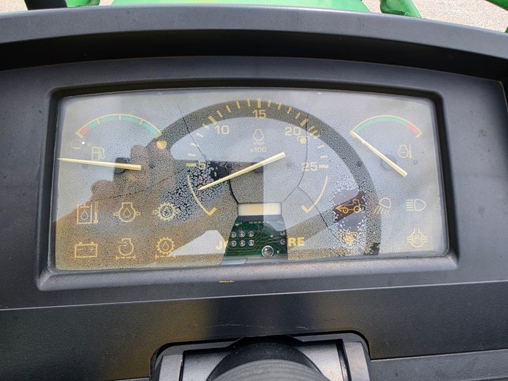 2000-john-deere-6210-image-12