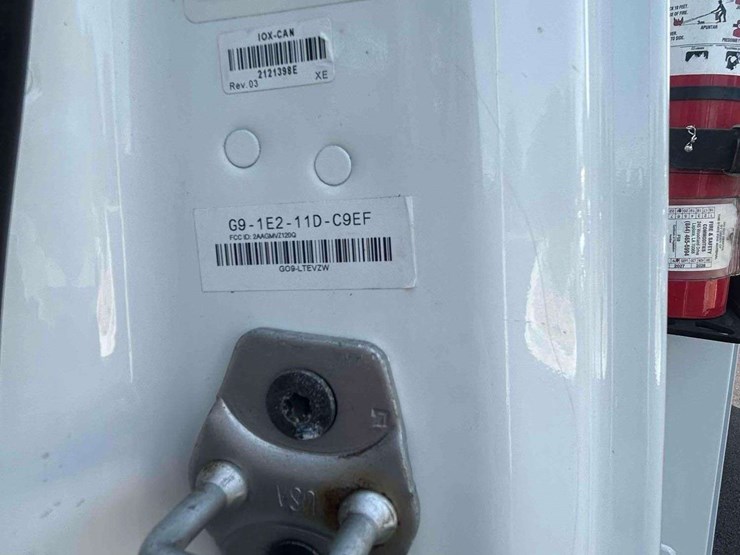 2019-freightliner-m2-106-image-41