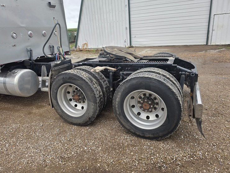 2006-peterbilt-379-image-34