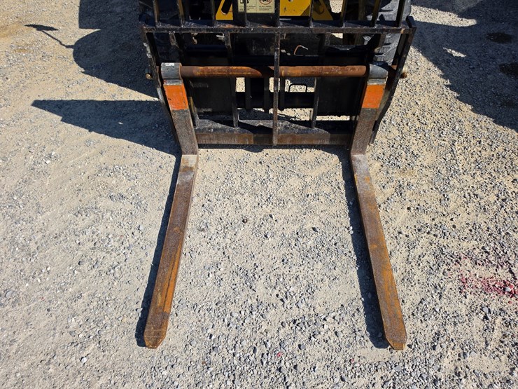 2016-caterpillar-th255c-image-3