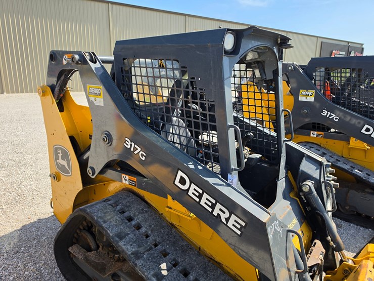 2023-deere-317g-image-23