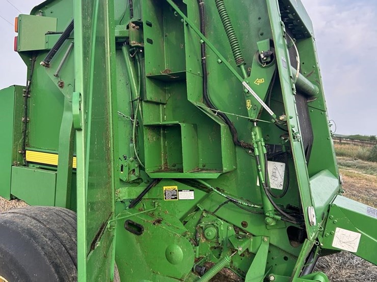2010-john-deere-568-image-18