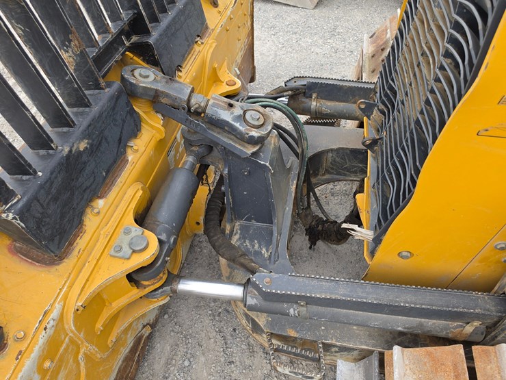2019-deere-700k-lgp-image-6