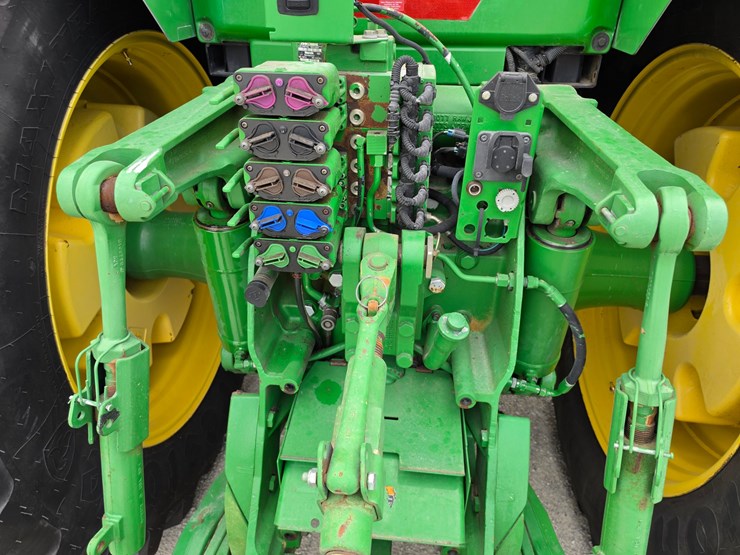 2010-john-deere-8345r-image-10