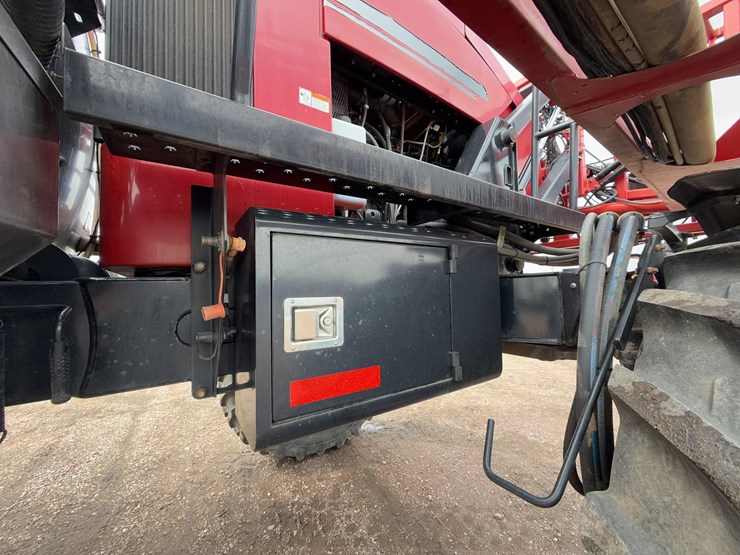 2009-case-ih-4420-self-propelled-sprayer-image-18