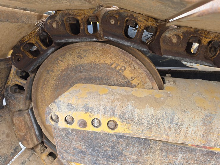 2019-deere-700k-lgp-image-14