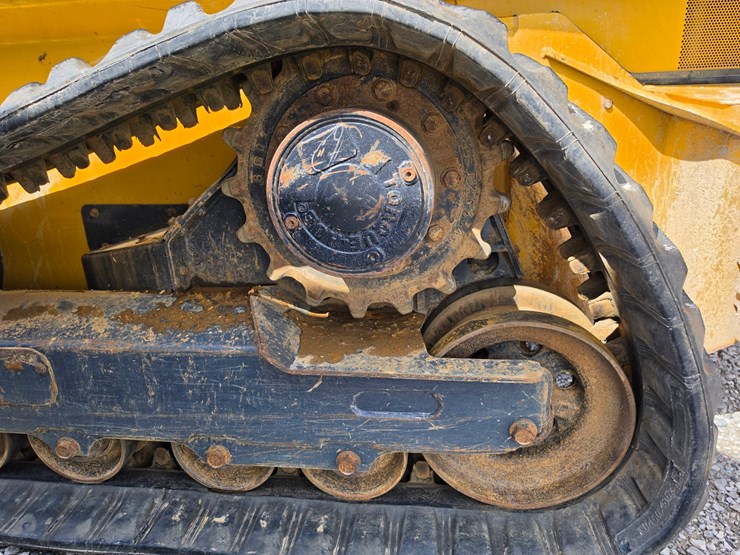 2018-deere-331g-image-13